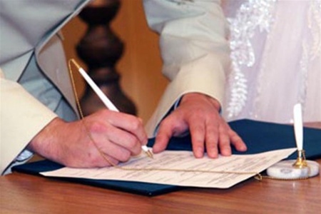 Жители 12 областей могут зарегистрироваться на брак через Интернет