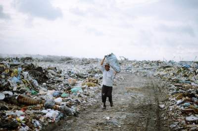 Так выглядит самый загрязненный мальдивский остров. Фото