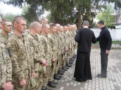 В Сети показали, как бойцы праздновали Пасху на Донбассе. Фото