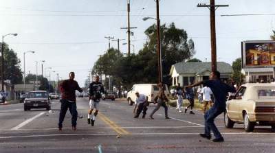 Пылающий и разграбленный Лос-Анджелес во время бунта 1992 года. Фото