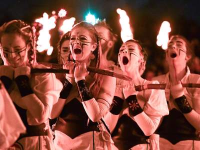 В Шотландии прошел зрелищный фестиваль огня Белтань. Фото