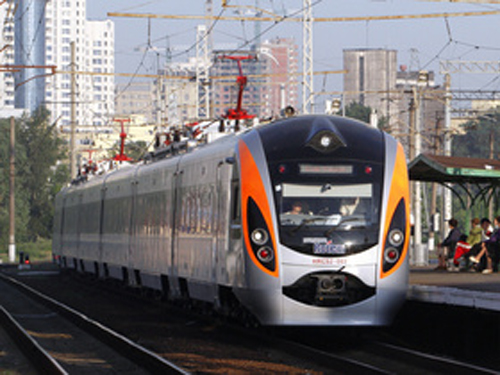 Укрзализныця рассказала, каким образом украинский поезд сумел обогнать Hyundai