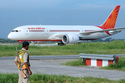 Самолет индийской авиакомпании сел из-за захлопнувшейся двери в кабину 