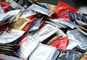 В кабинете депутата-единороса обнаружили коллекцию фаллоимитаторов, презервативы и смазки