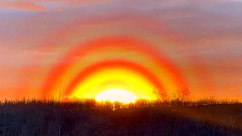 Вокруг Солнца в канадском небе появились загадочные кольца