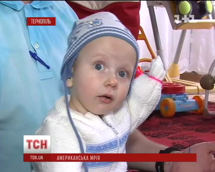 Американская пара хочет усыновить украинского мальчика без рук и ног