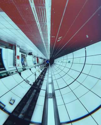 Необычный фотопроект: перевернутые станции метро. Фото
