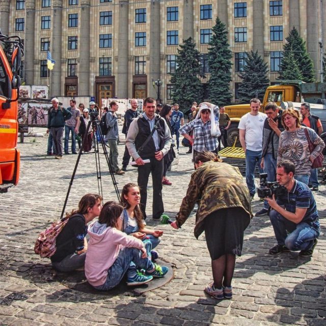 Из-за скандала с палаткой волонтеров в центре Харькова Кернес стал героем забавных мемов. ФОТО
