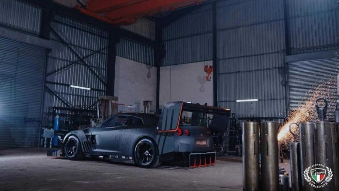 Необычный Nissan GT-R с огромными антикрыльями
