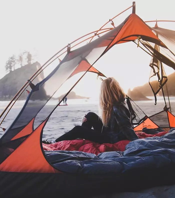 Прозрачные палатки позволяют полностью слиться с природой