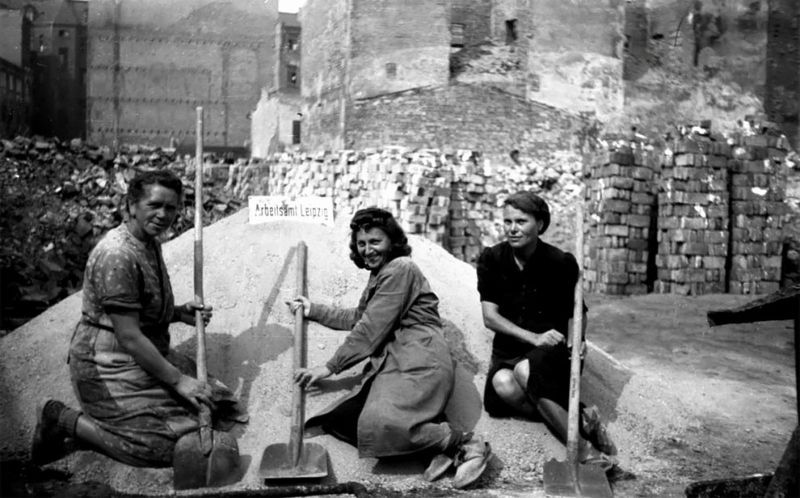 Трюммерфрау - женщины, которые расчищали руины послевоенной Германии