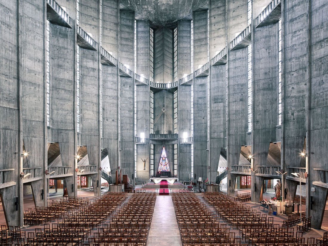 "Святые места": фотосерия французского фотографа, посвященная современной церкви (Фото)