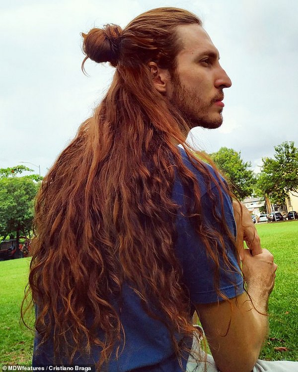 Мужчина-Рапунцель: бразилец удивляет своими роскошными волосами. ФОТО