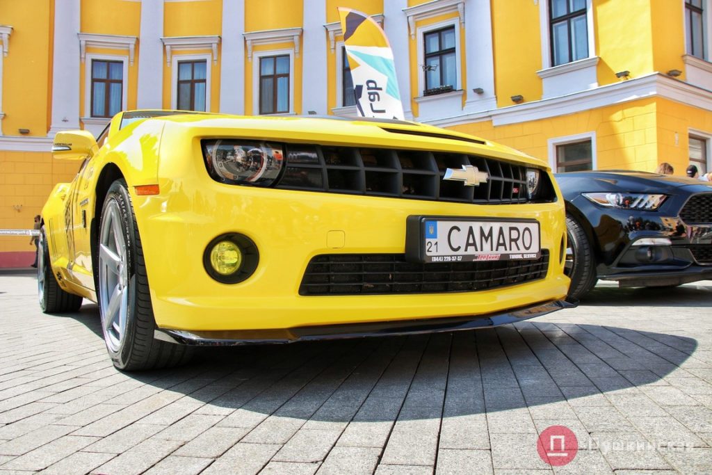 В Одессе проходит парад элитных автомобилей. Фото