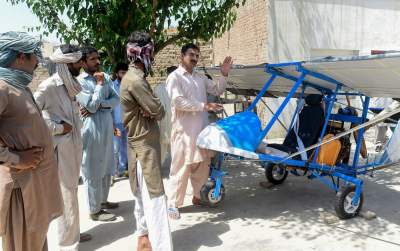Продавец попкорна из Пакистана построил себе самолет. Фото