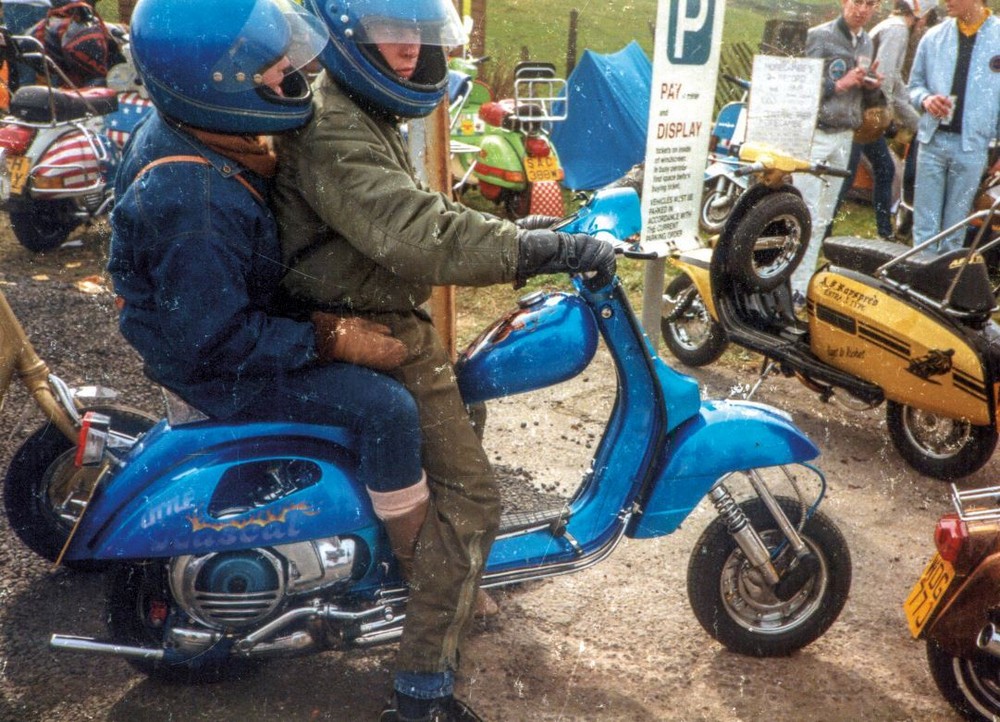 Снимки молодежного движения Scooterboys - поклонников скутеров 80-х и 90-х годов