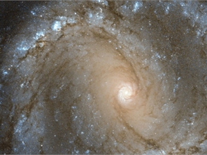 Телескоп "Хаббл" снял уникальную галактику с шестью сверхновыми 