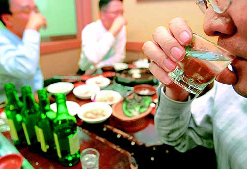Южнокорейские учёные научились пить алкоголь без меры, не повреждая печень