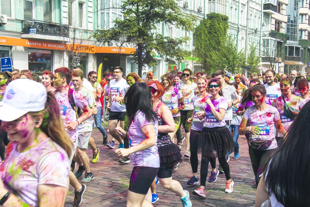 Kyiv Color Run 2019 - праздник, который проходит в столице с 2014 и каждый год заряжает участников позитивом