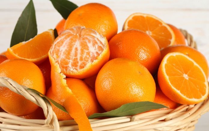 Медики рассказали, при каких болезнях полезно есть апельсины