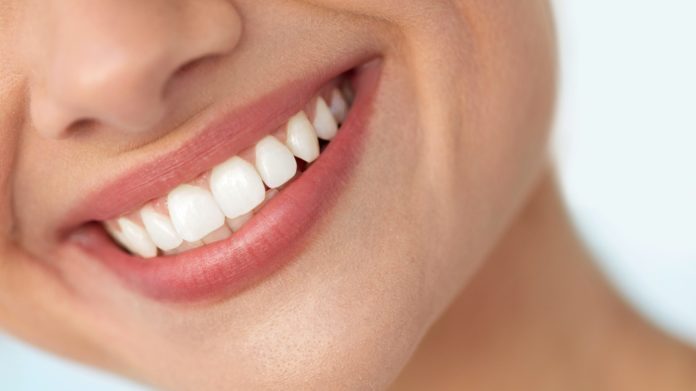 Чистка зубов может защитить от опасной болезни
