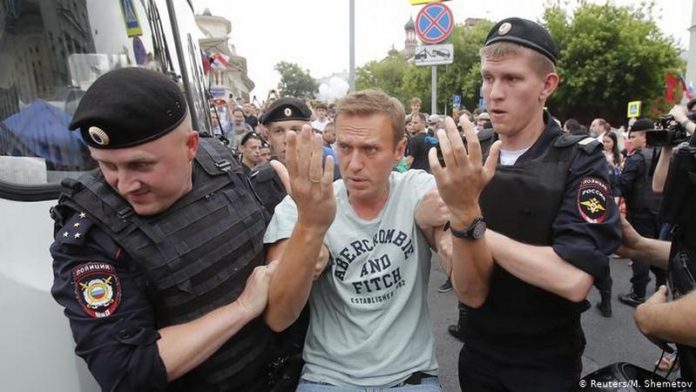 Протесты в России высмеяли новой карикатурой. ФОТО
