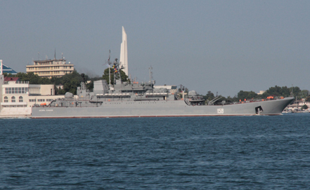 Российский десантный корабль отправляют на ремонт в Болгарию