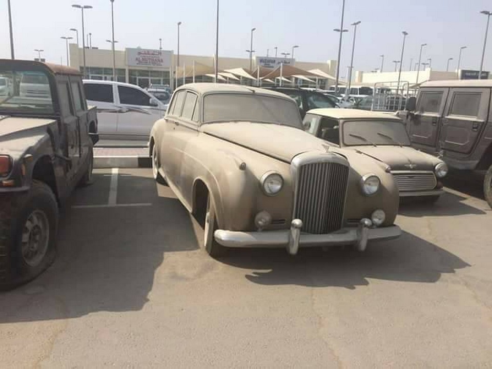 Тысячи роскошных авто на кладбище суперкаров в пустыне ОАЭ