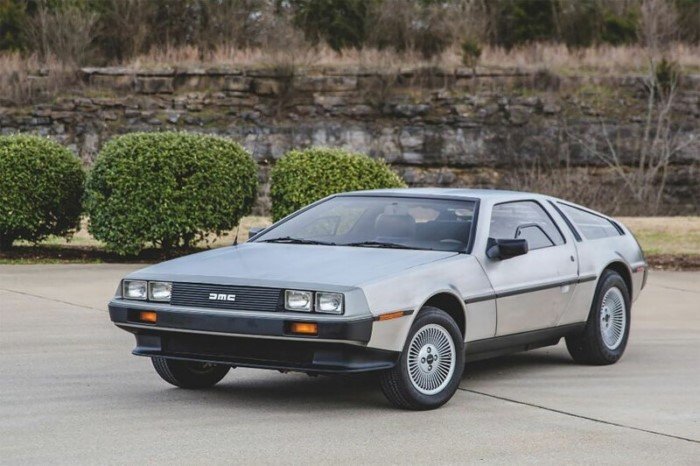 Легендарные и нестареющие автомобили DeLorean DMC-12