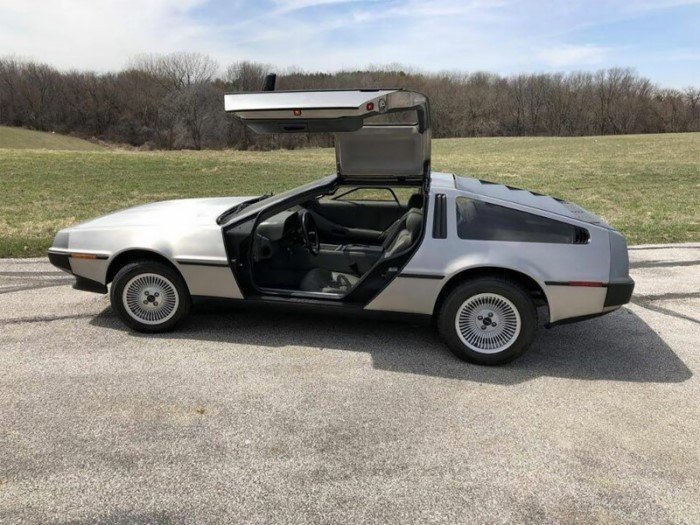 Легендарные и нестареющие автомобили DeLorean DMC-12