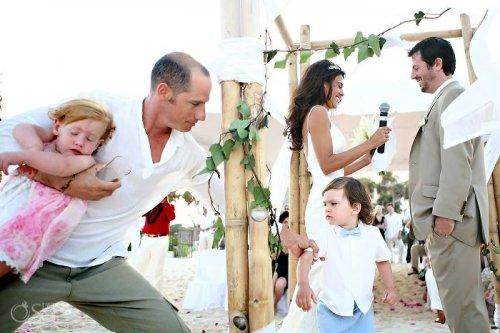 Подборка курьезных снимков с детьми на свадьбах (ФОТО)