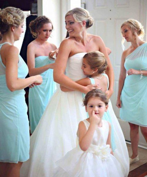 Подборка курьезных снимков с детьми на свадьбах (ФОТО)