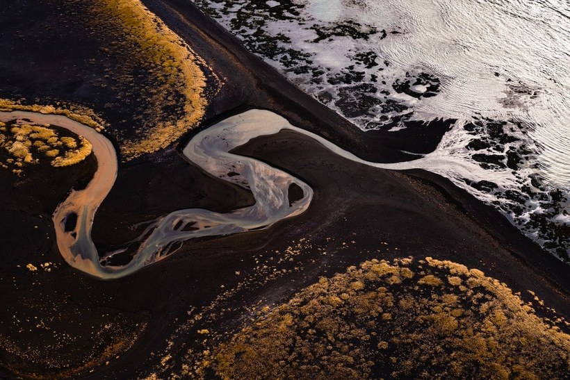 Завораживающие абстрактные фото Исландии, больше похожие на картины