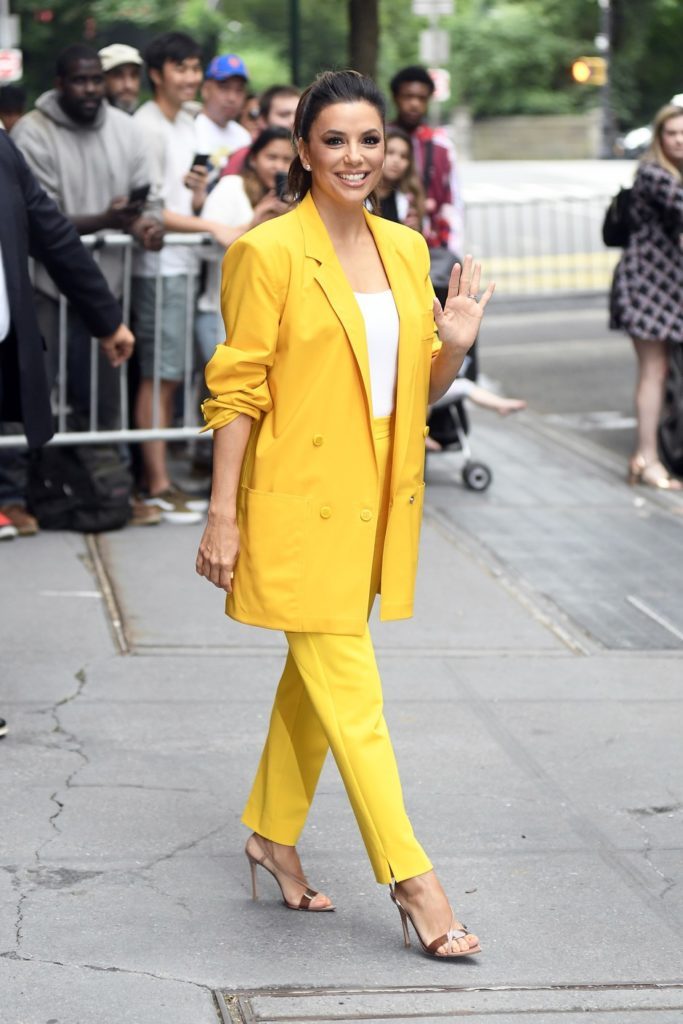 Вся в желтом: Ева Лонгория восхитила ярким образом. ФОТО