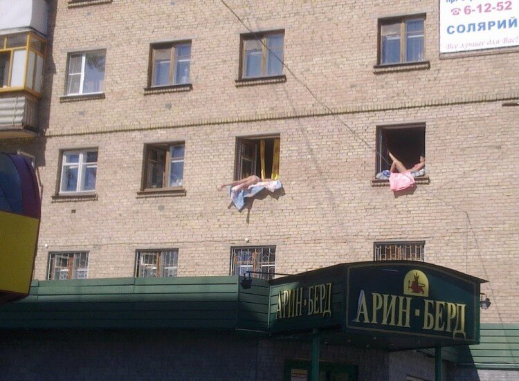 Забавные фотки людей, готовых отдыхать в любой обстановке. ФОТО