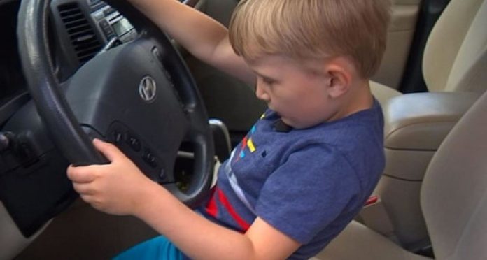 В США 4-летний мальчик угнал авто деда ради конфет