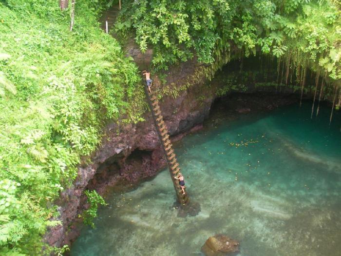 Великолепное озеро To Sua Ocean Trench