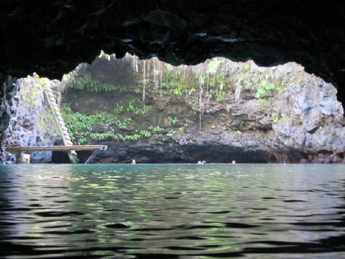 Великолепное озеро To Sua Ocean Trench