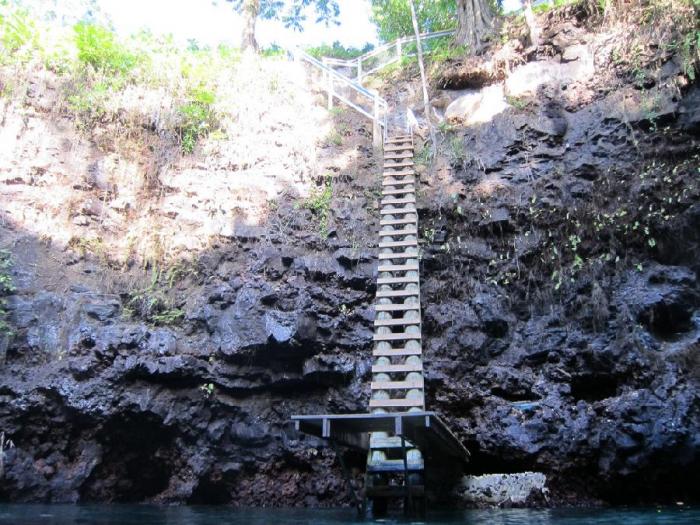 Великолепное озеро To Sua Ocean Trench