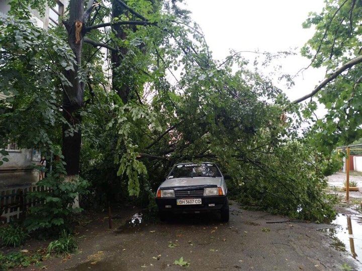 Срывал крыши с домов: фото страшных последствий урагана под Одессой. ФОТО