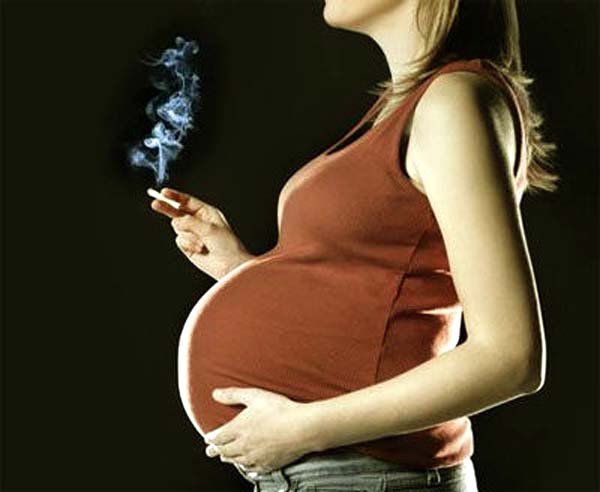 ЮНИСЕФ обеспокоена количеством курящих беременных украинок