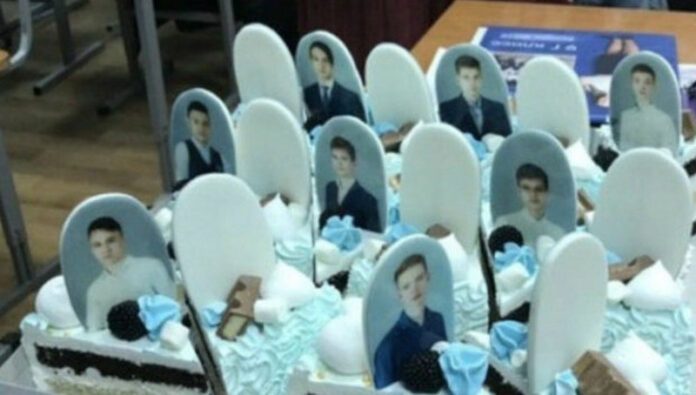 В новую жизнь: в России выпускников угостили тортом с надгробиями