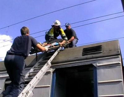 В Москве девушка "поджарилась", катаясь на крыше электрички 