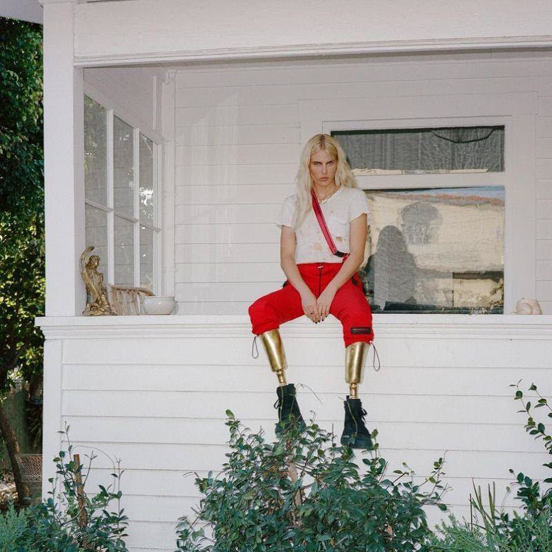 Модель Лорен Вассер и ее необычные ноги