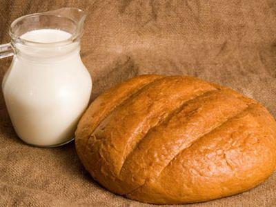 АМКУ нашел картельный сговор, взвинтивший цены на молоко и хлеб