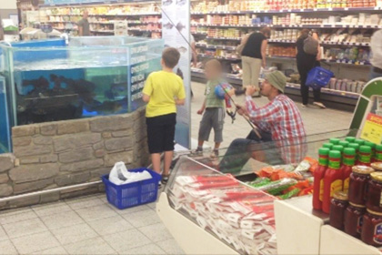 Житель Литвы устроил рыбалку в магазине 