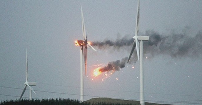 После разрушения ветряных турбин в Европе снова заговорили об НЛО