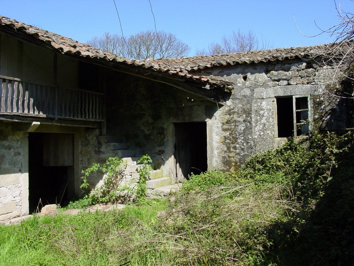 Старый каменный дом с новым интерьером в Испании