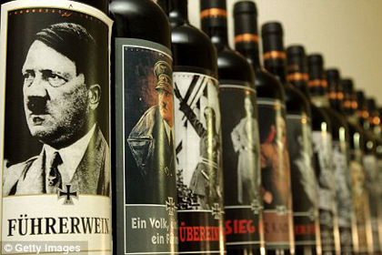 Туристы пожаловались на итальянское вино с Гитлером на этикетке 