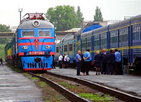 Заблудившийся поезд вместо Кривого Рога привез пассажиров в Днепропетровск 